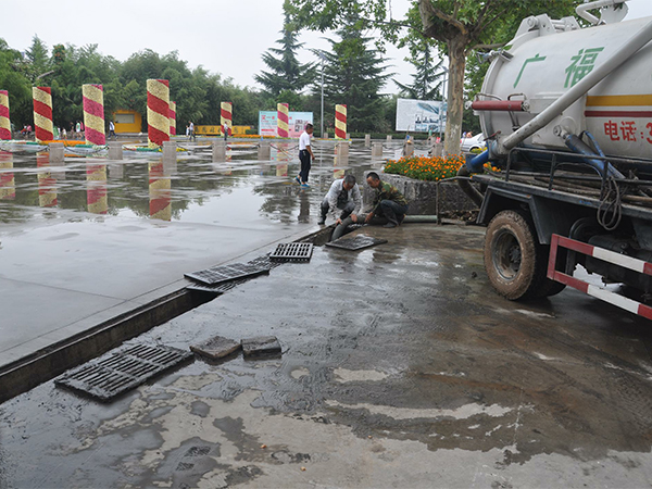 植物園排水溝清理